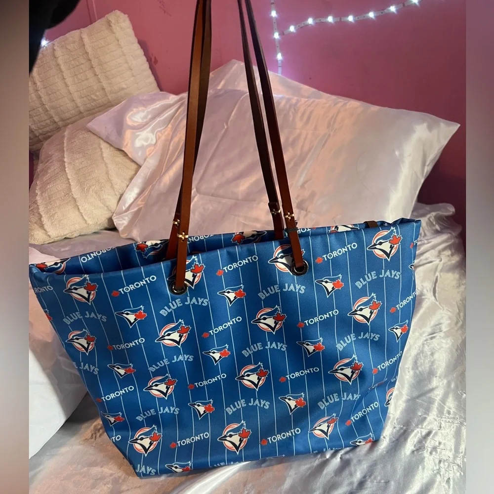 Donnie & Bourke still with tags but is used - Picture 4 of 5